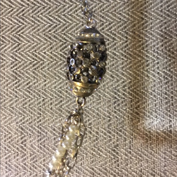 Necklace triple strap silver tone pearls & charm. - Picture 4 of 7